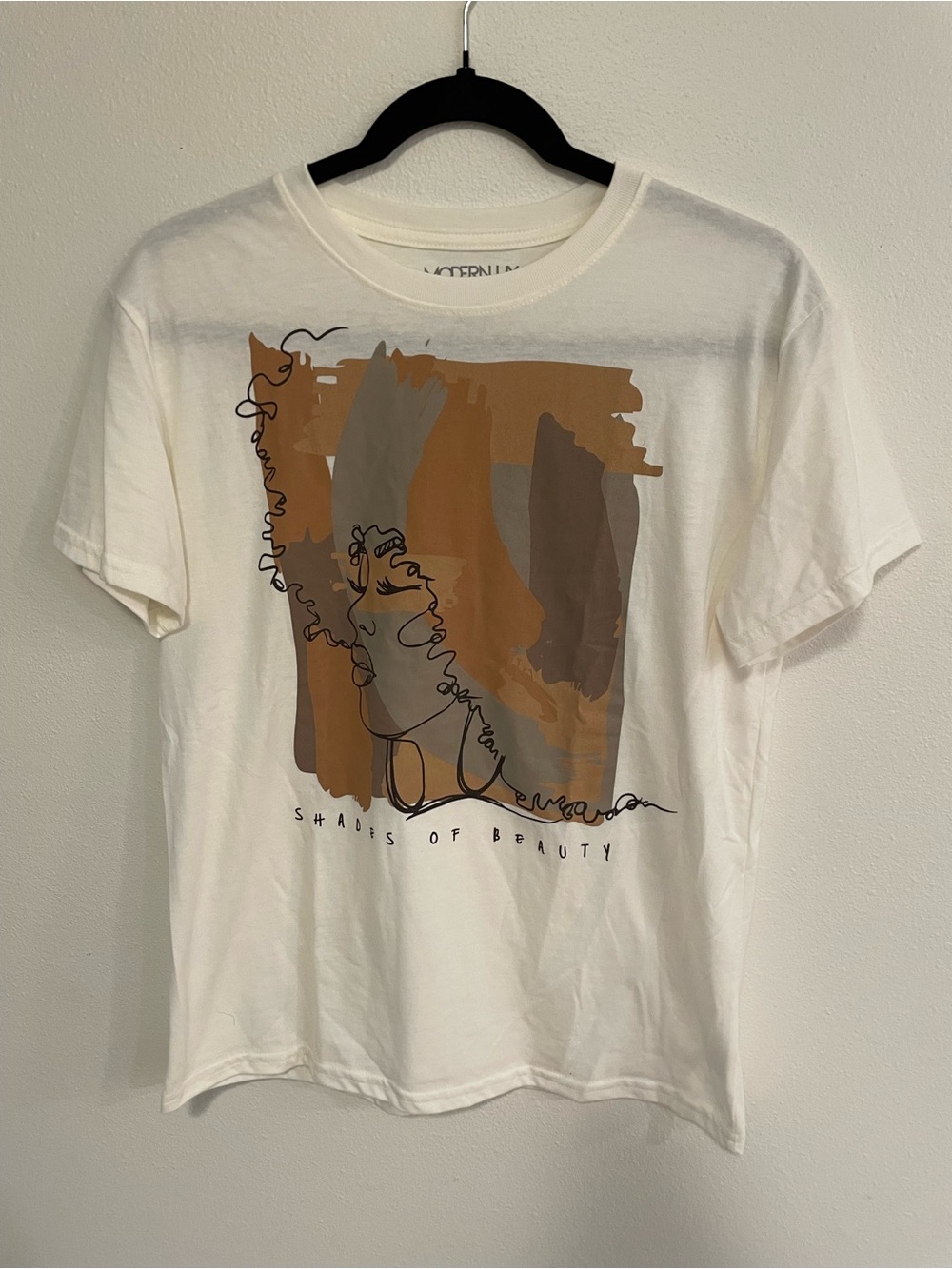 ✨ Modern Lux “Shades of Beauty” Graphic Tee – Size Medium ✨